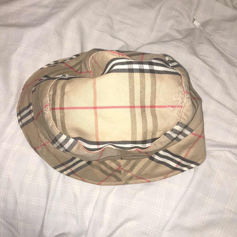 Burberry Bucket Hat - Picture 3 of 3